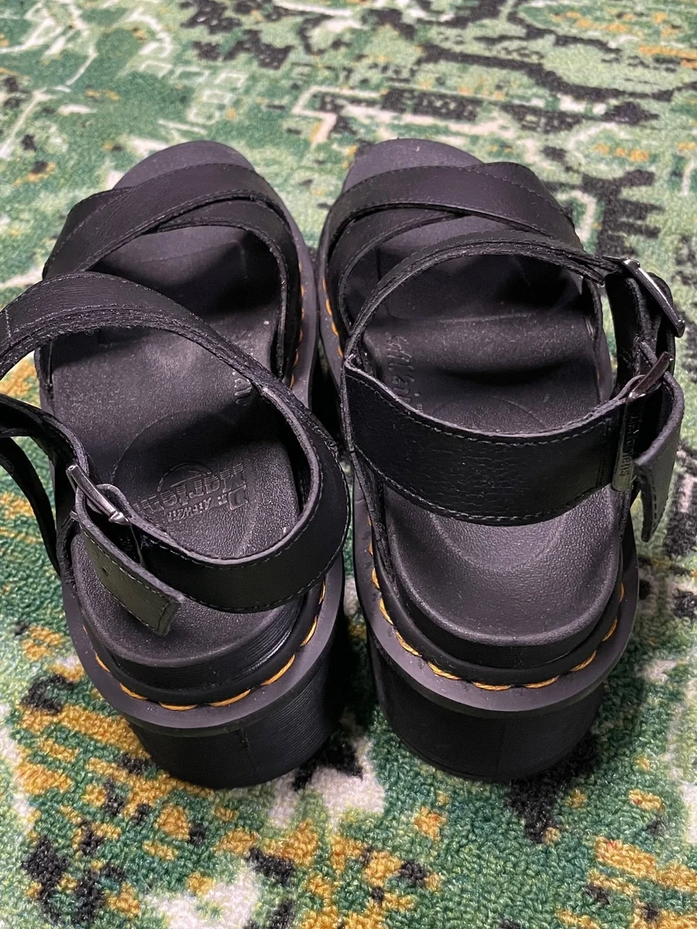Dr. Martens Voss II sandals in black us 6